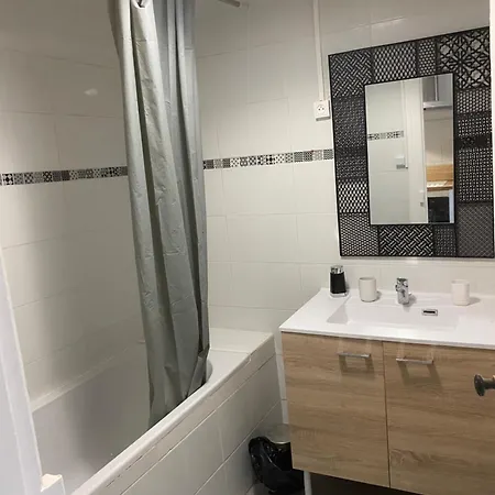 Equipe A 50 Metre De La Gare Et 10 Mn Des Appartement Sète