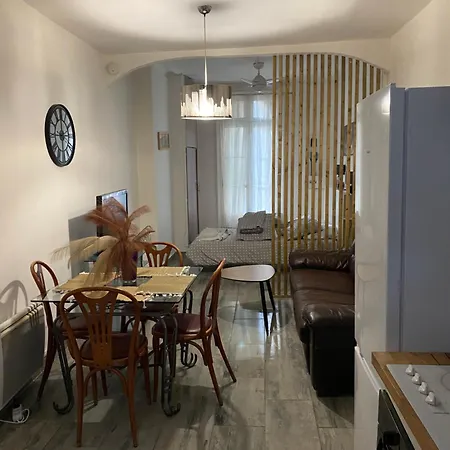 Equipe A 50 Metre De La Gare Et 10 Mn Des * Sète