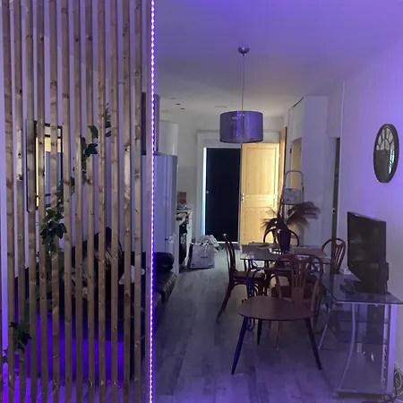 Equipe A 50 Metre De La Gare Et 10 Mn Des *